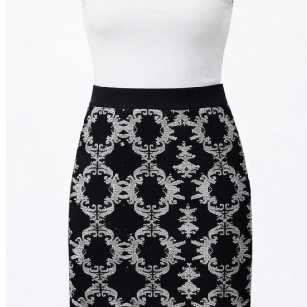 NY&Co Black Silver Metallic Pencil Skirt NWT M - Picture 8 of 16